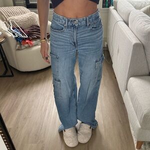 Women's Blue Jeans. AMERICAN EAGLE CARGO JEANS